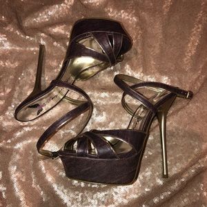 Penny Loves Kenny | Heels